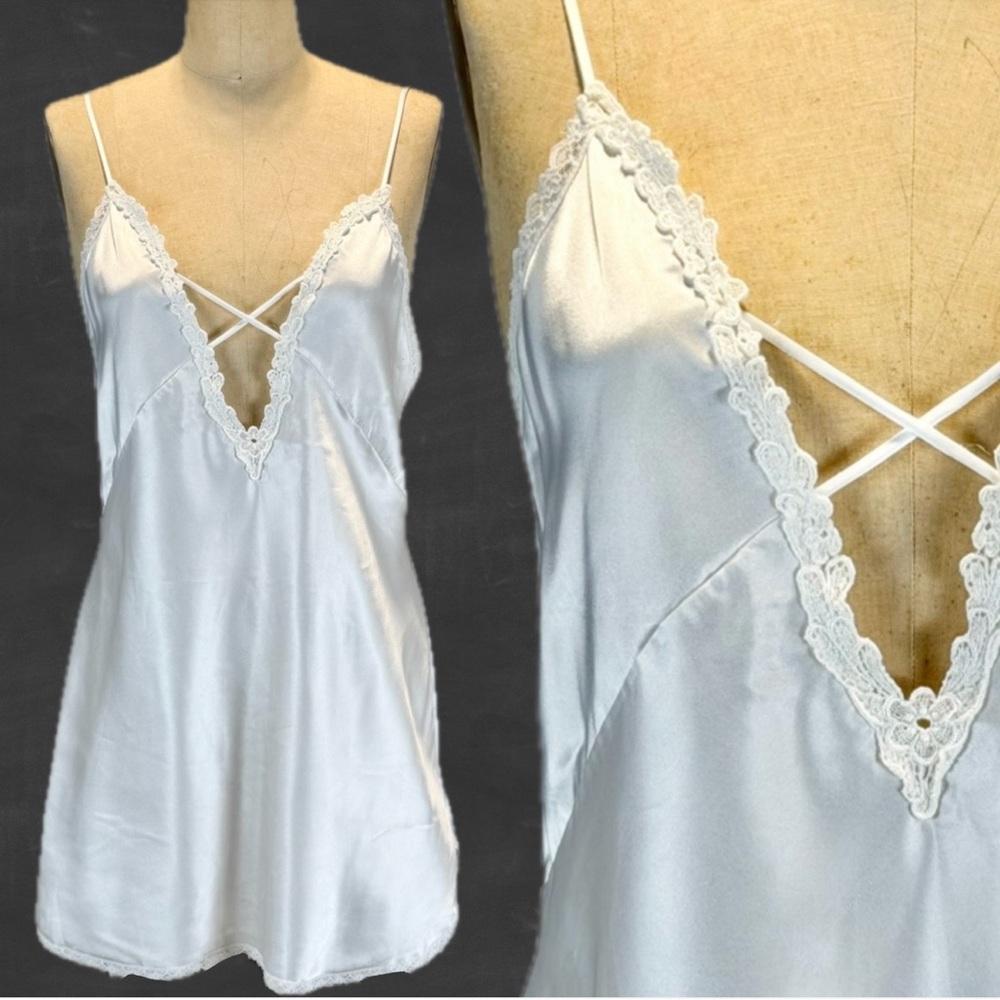 VINTAGE 80s white lace‎ silky nighty mini nightgown lingerie deep v neck plunge